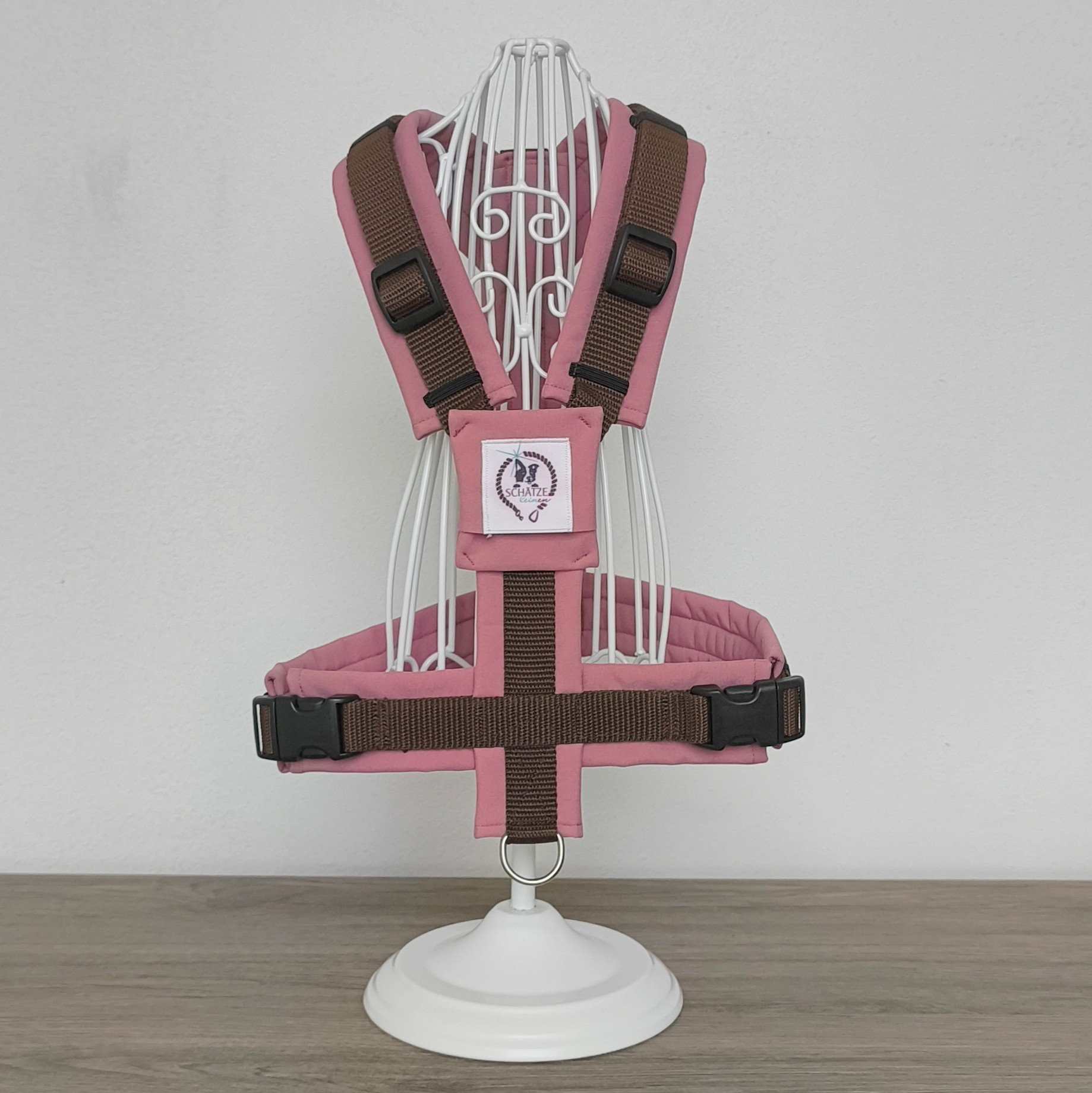 Geschirr altrosa braun