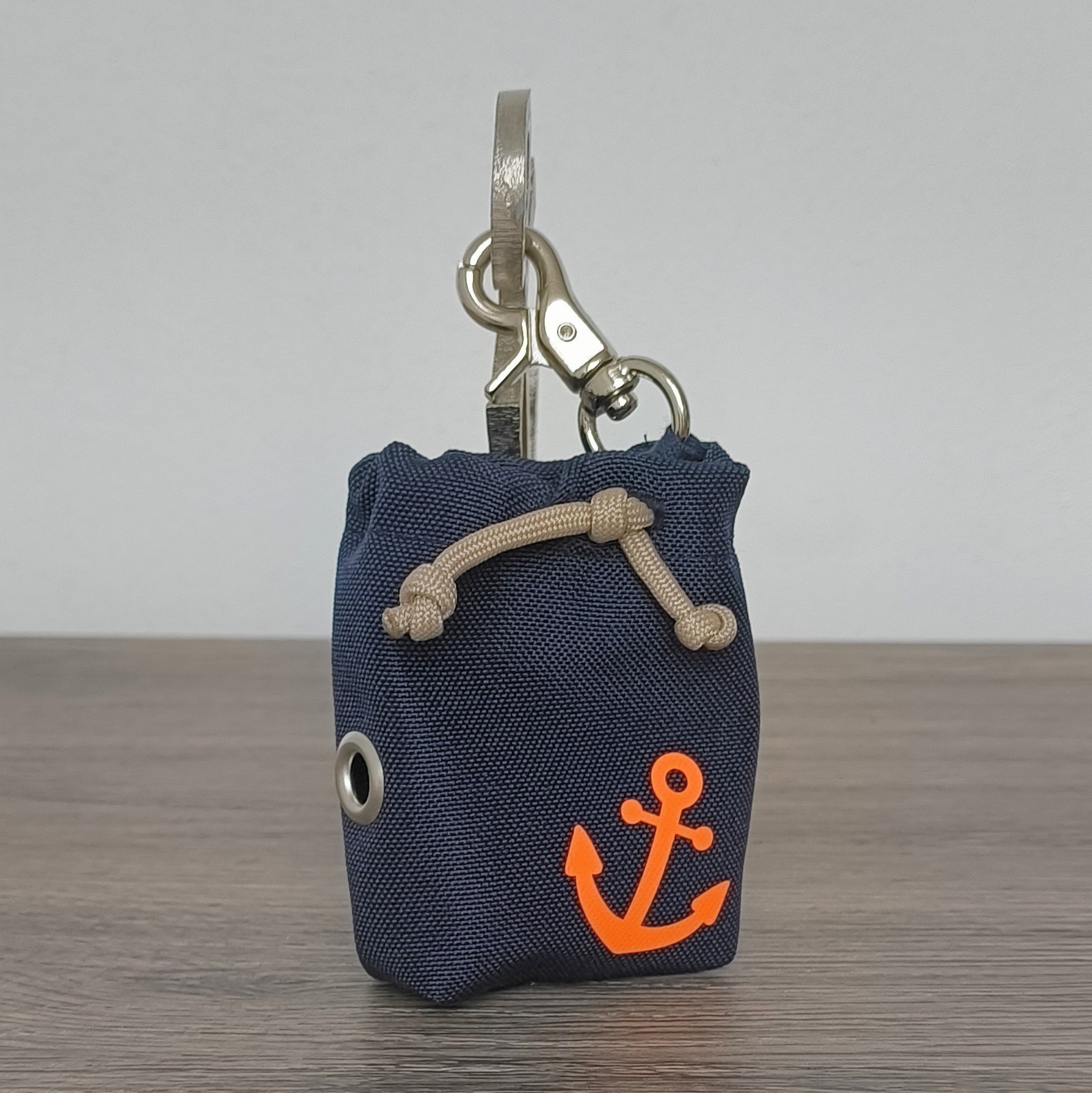 Kotbeutelspender marine Anker orange